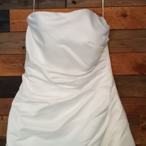 EUC David's Bridal strapless wedding dress by Michaelangelo - 14 - Picture 6 of 11